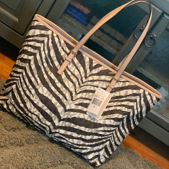 Michael Kors - Picture 3 of 4